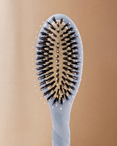 N.03 La Petite Brosse Cuir Chevelu Sensible l'Indispensable Douceur Bleu Ciel