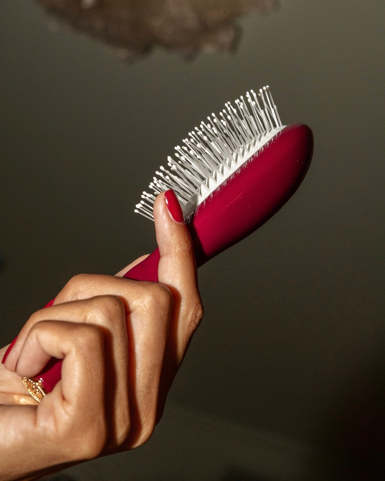 N.04 La Petite Brosse Démêlante & Massante La Miracle Rouge Cerise