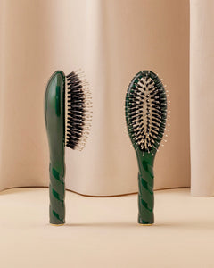 N.03 La Petite Brosse Cuir Chevelu Sensible l'Indispensable Douceur Vert Emeraude
