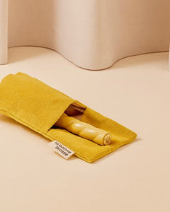 N.04 La Petite Brosse Démêlante & Massante La Miracle Jaune Safran