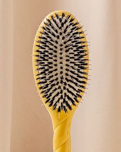 N.02 La Brosse Démêlante & Soin l'Indispensable Jaune Safran