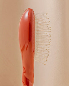 N.04 La Petite Brosse Démêlante & Massante La Miracle Terre Battue